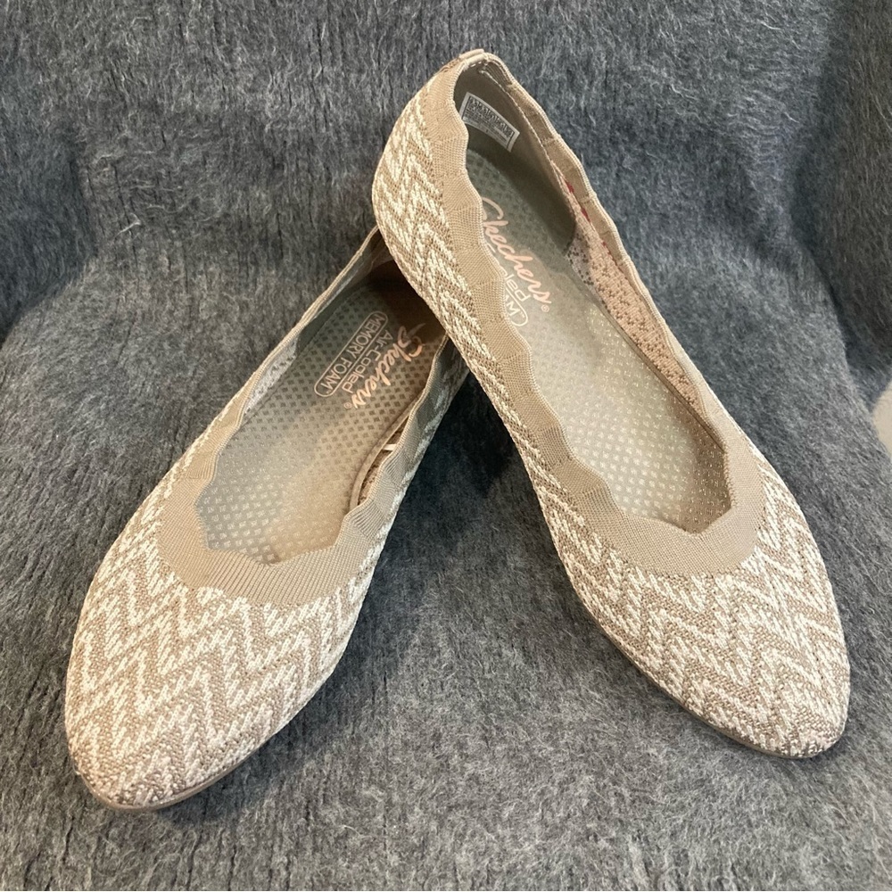 SKECHERS Sz 9.5 Cleo 2.0 Memory Foam Insole Scallop Top Almond Toe Ballet  Flats